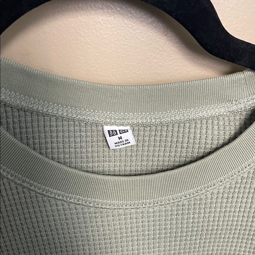 Uniqlo Green Waffle Knit Long Sleeve Top - Picture 3 of 3